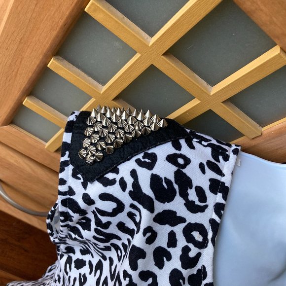 Annabelle Cow Print Peplum Blouse with Silver Spikes Large Jr. - Picture 4 of 7